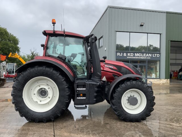 Valtra T214 Versu Tractor (ST23655)