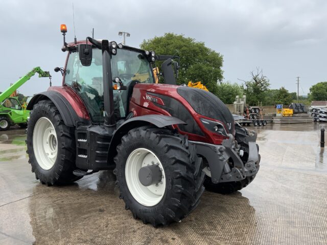 Valtra T214 Versu Tractor (ST23655)