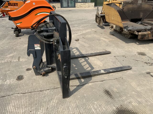 6FT Wide Hydraulic Offset Pallet Forks (ST23552)
