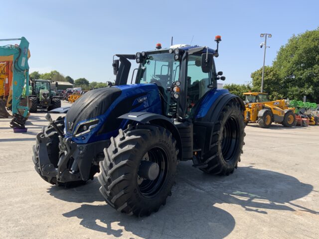 Valtra T215 Direct Tractor (ST23688)
