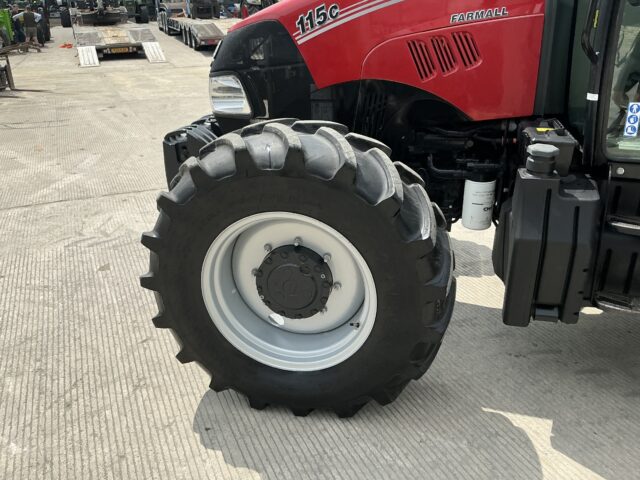Case Farmall 115C Tractor (ST23565)