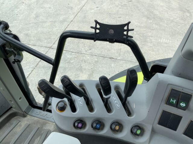 Claas Axion 820 Digger (ST20874)