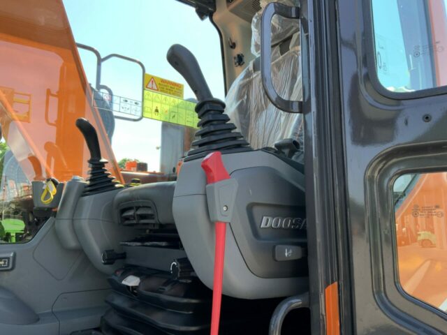 Develon DX140LCR-7 Digger (ST23384)
