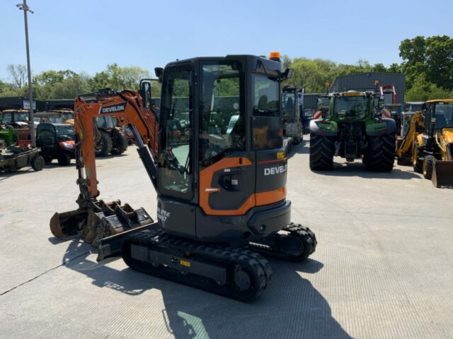 Develon DX27Z-7 Digger (ST23332)