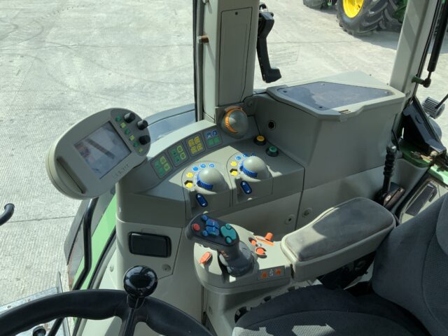 Fendt 718 vario Tractor (ST23542)