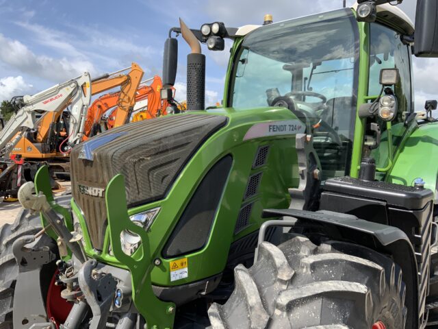 Fendt 724 Profi Plus Tractor (ST23447)