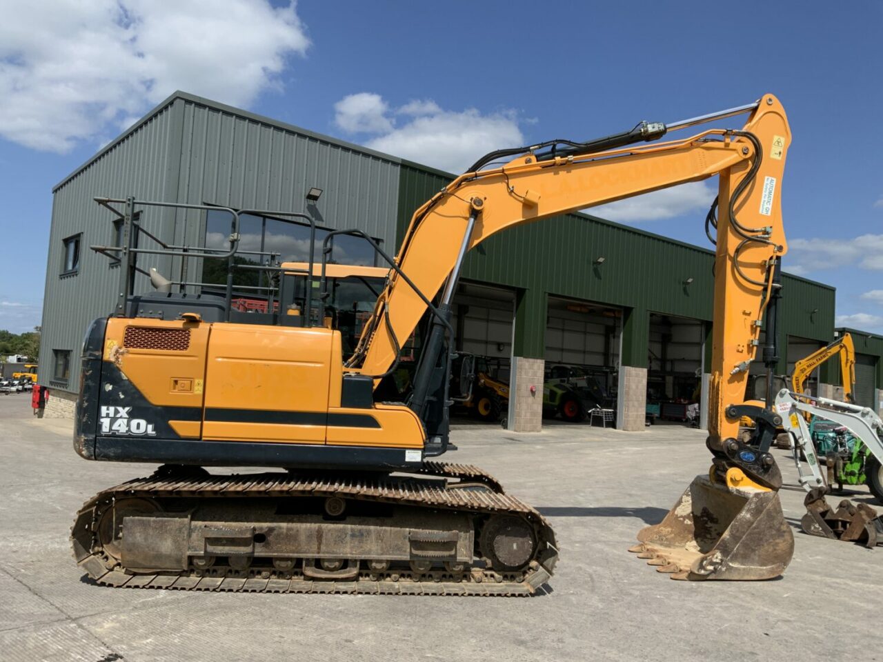 hyundai-hx140l-digger-st23370-img-0292-1500x1125