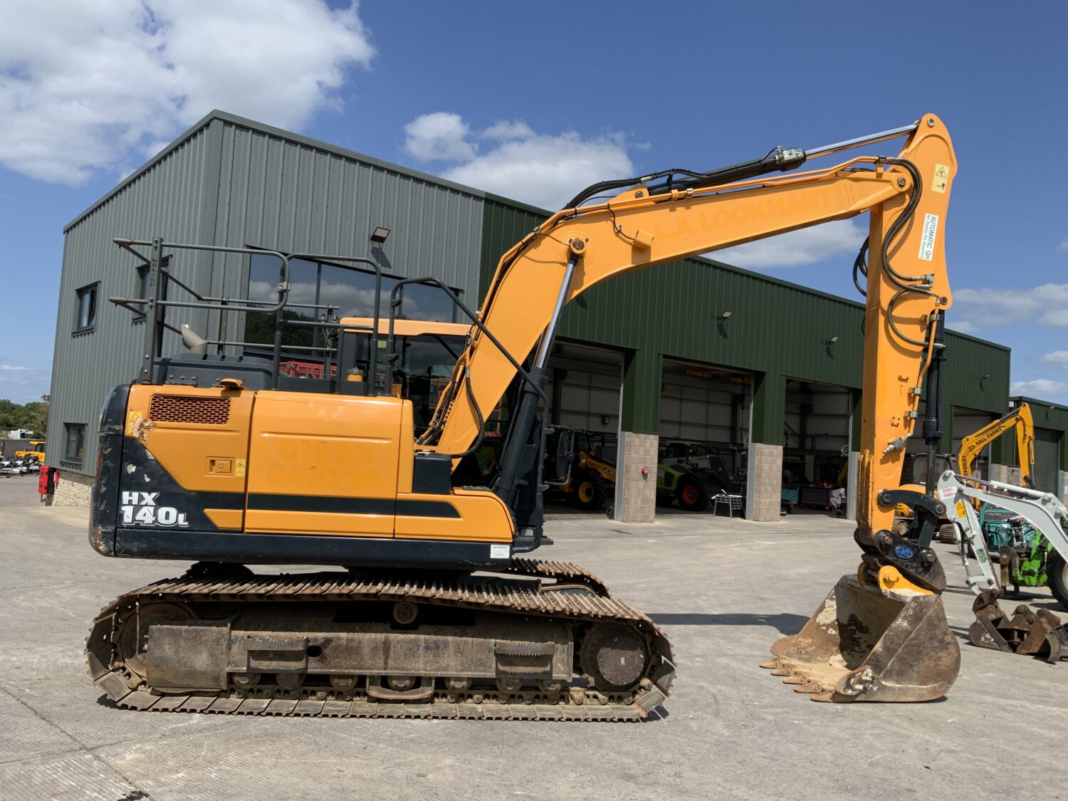 hyundai-hx140l-digger-st23370-img-0292-1500x1125