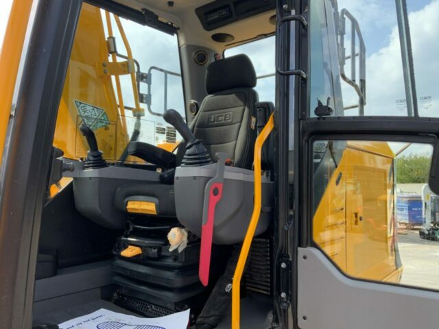JCB 131X LC Digger (ST23103)