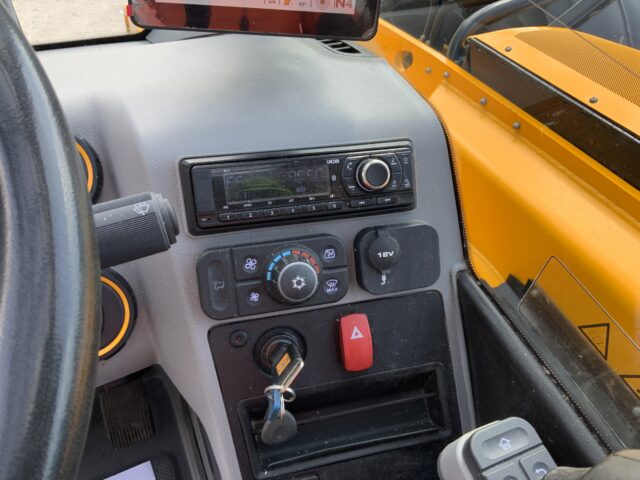 JCB 560-80 Agri Super Telehandler (ST23410)