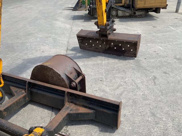 JCB 8052 Digger (ST23228)