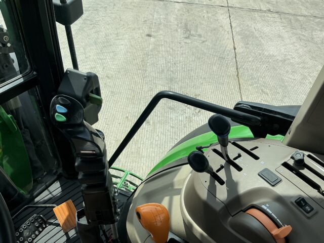 John Deere 5085M Tractor (ST23297)