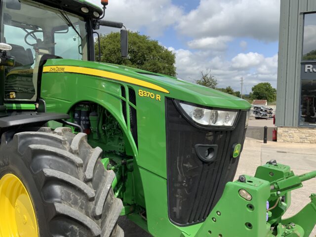 John Deere 8370R Tractor (ST23424)