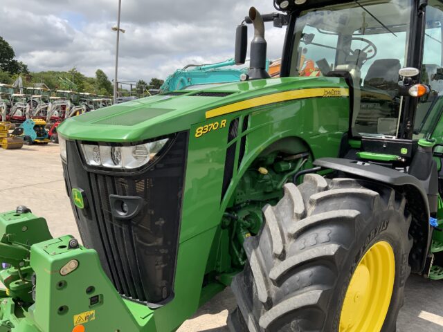 John Deere 8370R Tractor (ST23424)