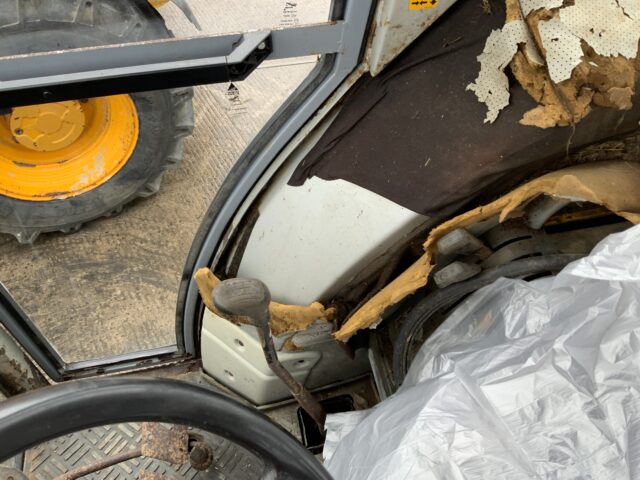 Massey Ferguson 390 2WD Tractor (ST22904)