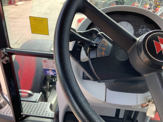 Massey Ferguson 6490 Dyna 6 Tractor (ST23725)
