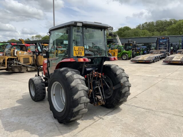 Massey Ferguson 1547 DYNA QPS Tractor (ST23248)
