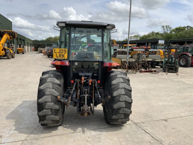Massey Ferguson 1547 DYNA QPS Tractor (ST23248)