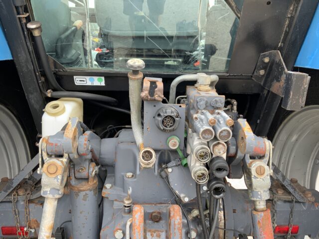 New Holland 8260 Tractor (ST22958)