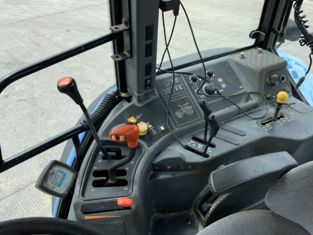New Holland 8260 Tractor (ST22958)