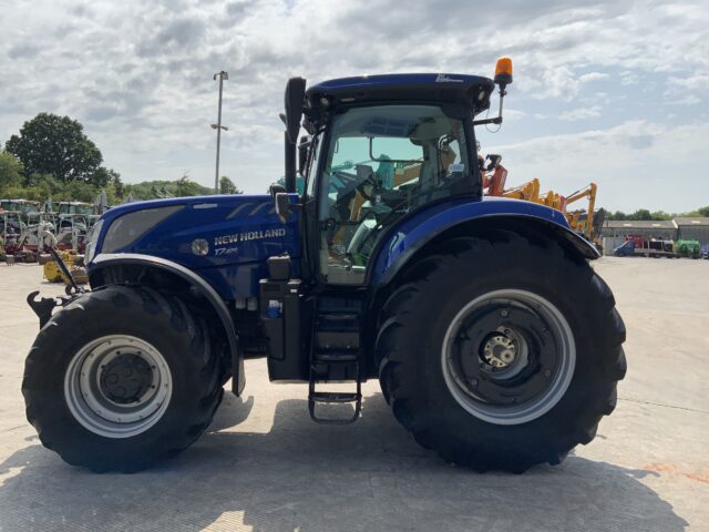 New Holland T7.270 Blue Power Tractor (ST23566)