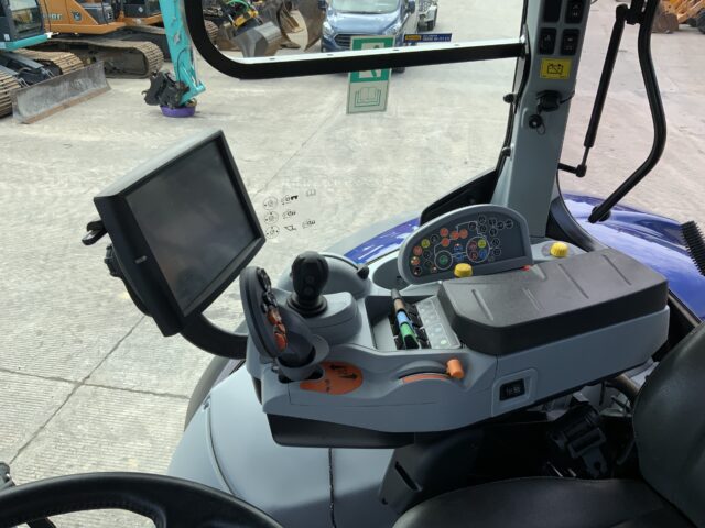 New Holland T7.270 Blue Power Tractor (ST23566)
