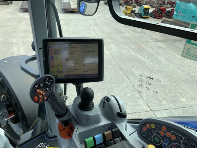 New Holland T7.270 Blue Power Tractor (ST23566)