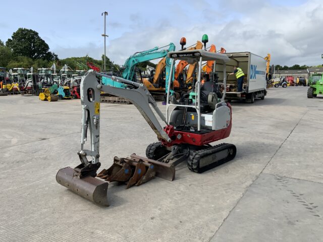 Takeuchi TB216 Digger (ST23622)