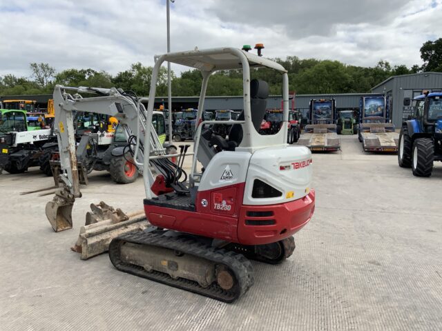 Takeuchi TB230 Digger (ST23664)