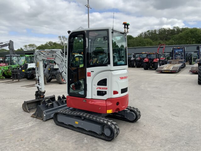 Takeuchi TB325R Digger (ST22445)