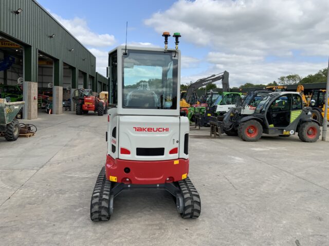 Takeuchi TB325R Digger (ST22445)