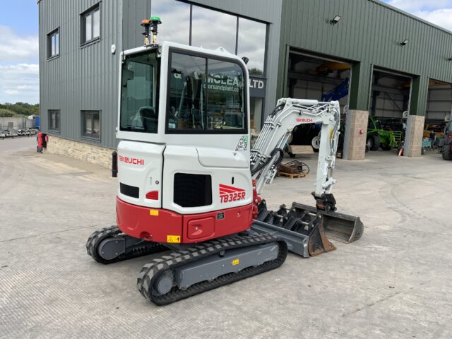 Takeuchi TB325R Digger (ST22445)