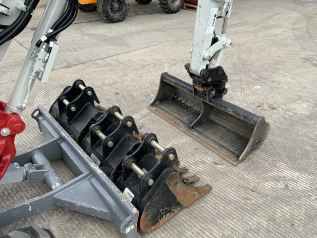 Takeuchi TB325R Digger (ST22445)
