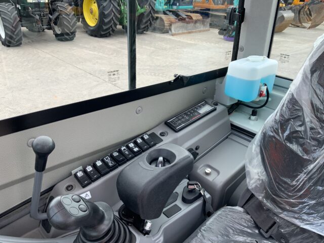 Takeuchi TB325R Digger (ST22445)