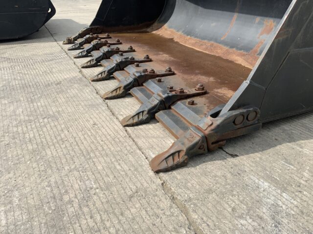 Ulrich 467 ZX Heavy Duty Loading Shovel Bucket 10