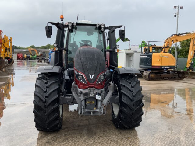 Valtra T214 Versu Tractor (ST23655)