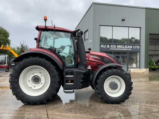 Valtra T214 Versu Tractor (ST23655)