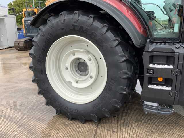 Valtra T214 Versu Tractor (ST23655)