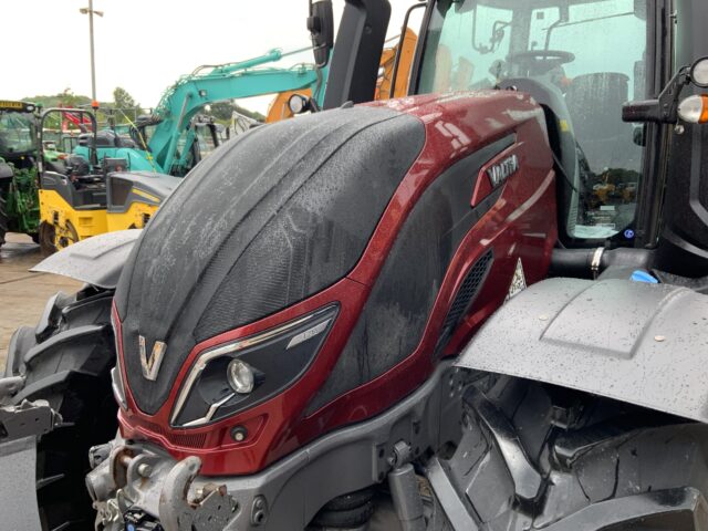 Valtra T214 Versu Tractor (ST23655)