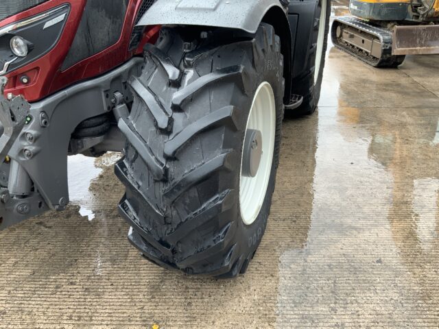 Valtra T214 Versu Tractor (ST23655)