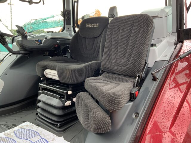 Valtra T214 Versu Tractor (ST23655)