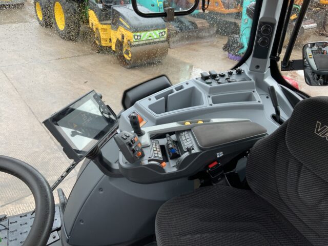 Valtra T214 Versu Tractor (ST23655)