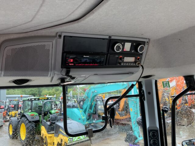 Valtra T214 Versu Tractor (ST23655)