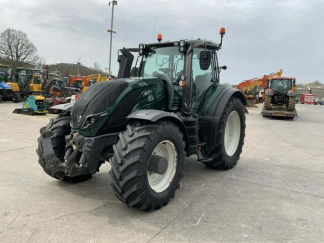 Valtra T214 Versu Unlimited Tractor (ST22268)