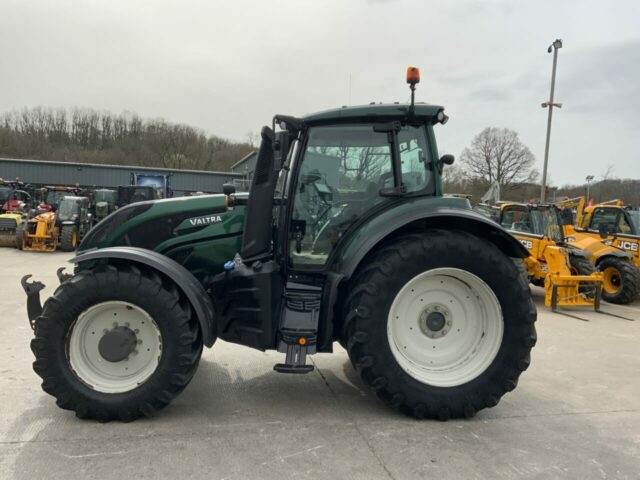 Valtra T214 Versu Unlimited Tractor (ST22268)