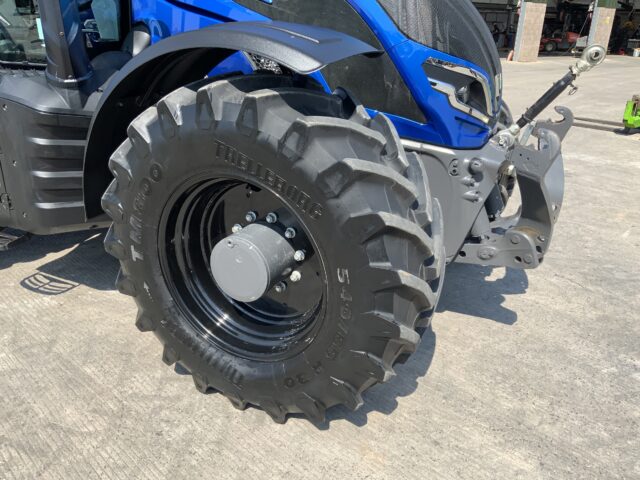 Valtra T215 Direct Tractor (ST23688)