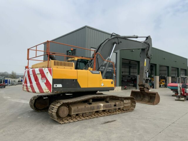 Volvo EC300 DL Digger (ST22570)