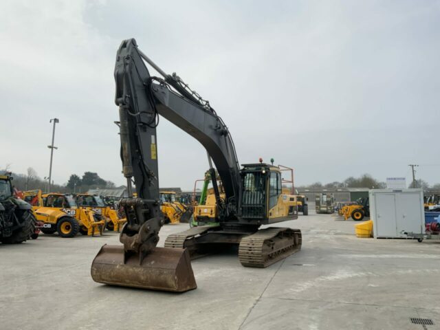 Volvo EC300 DL Digger (ST22570)