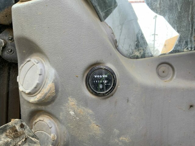 Volvo EC300 DL Digger (ST22570)