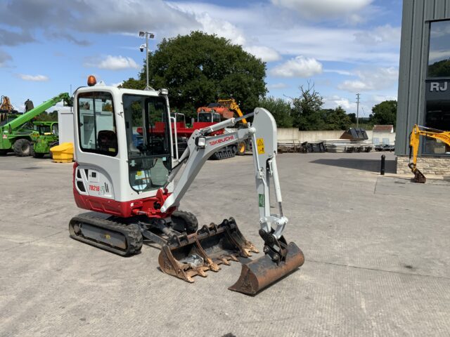 Takeuchi TB216 Digger (ST23359)
